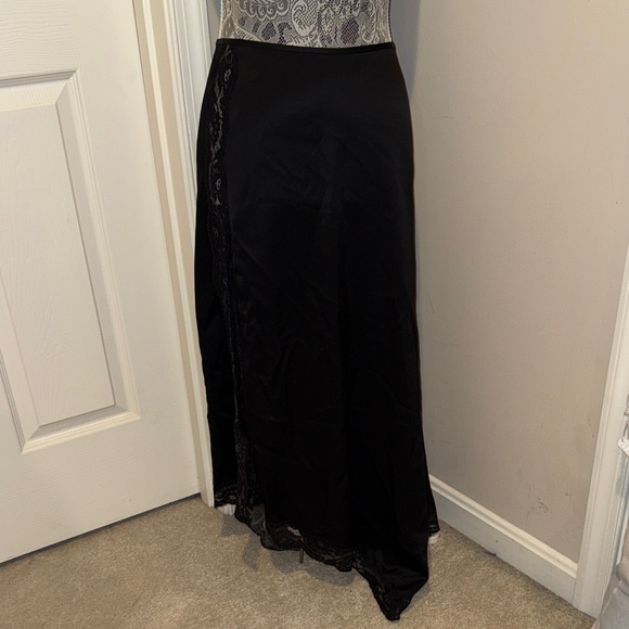 Reformation Stacia Satin Skirt size 2 NWT - Picture 5 of 8